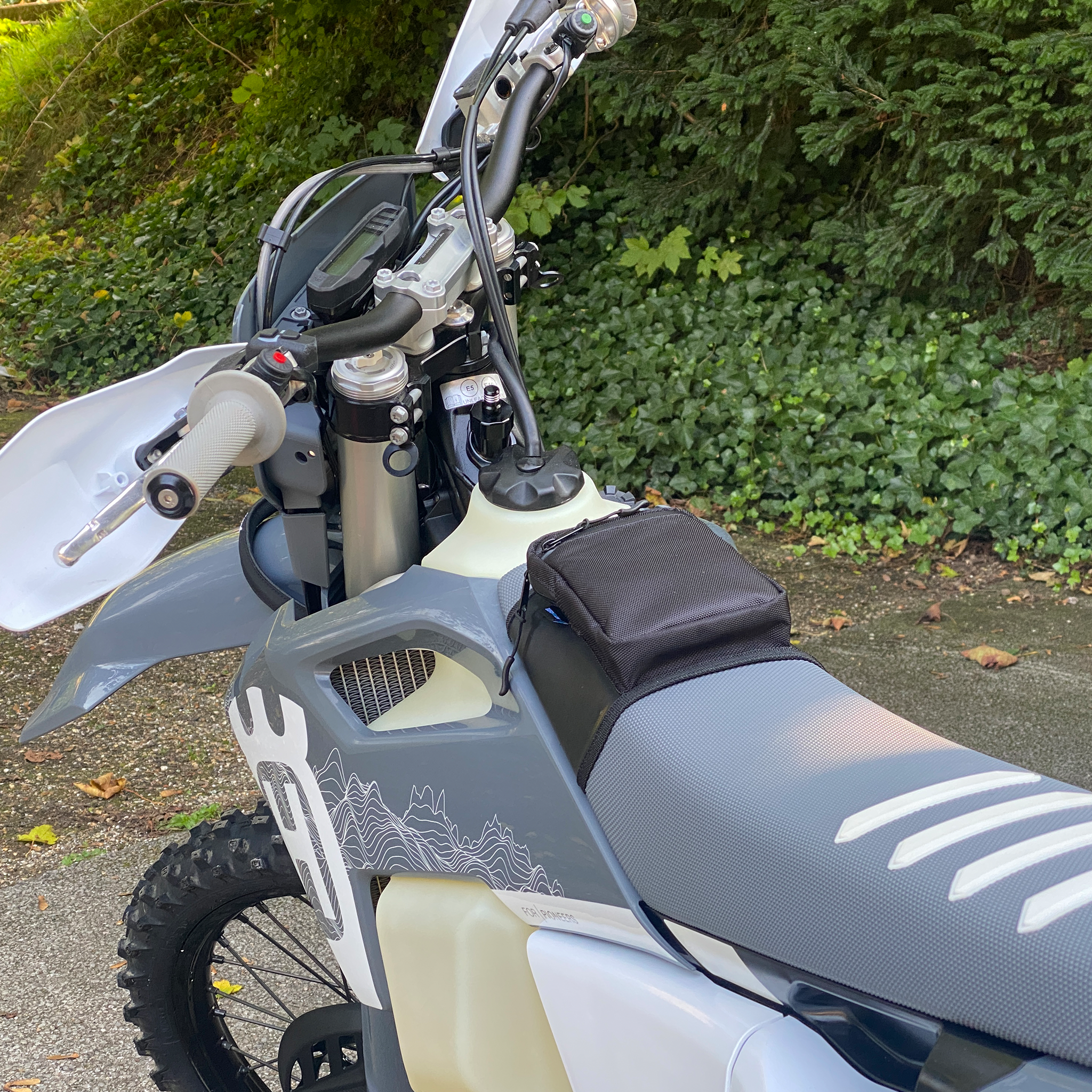 Enduro bike luggage shop